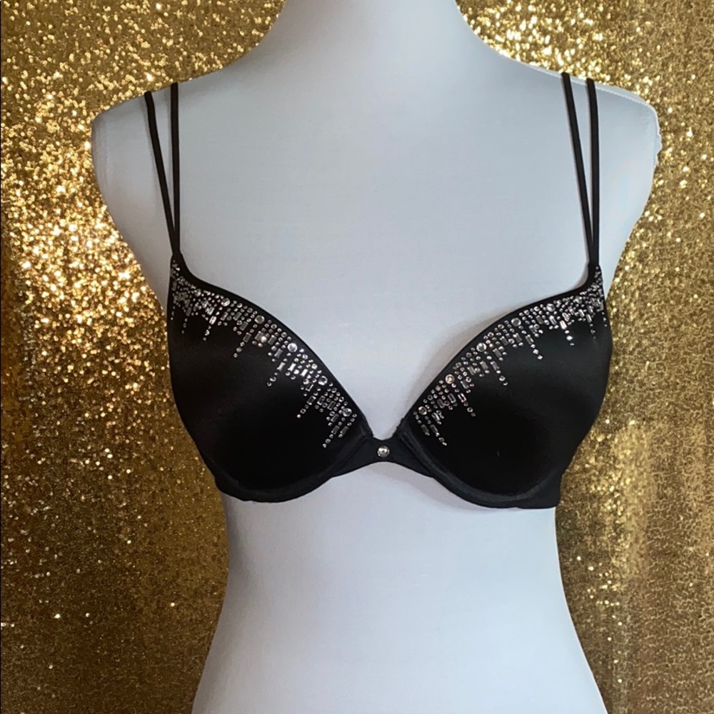 ✨Victoria’s Secret Jeweled Black Bra ✨